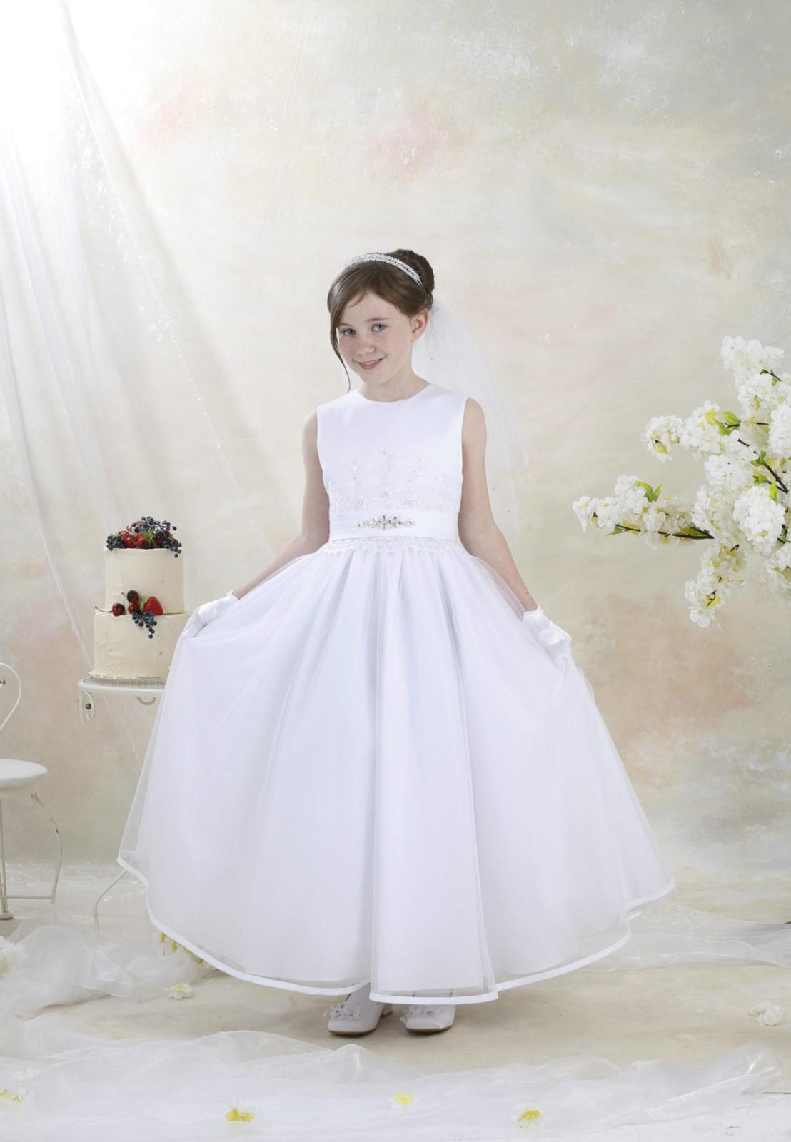 Girl in classic white dress with veil